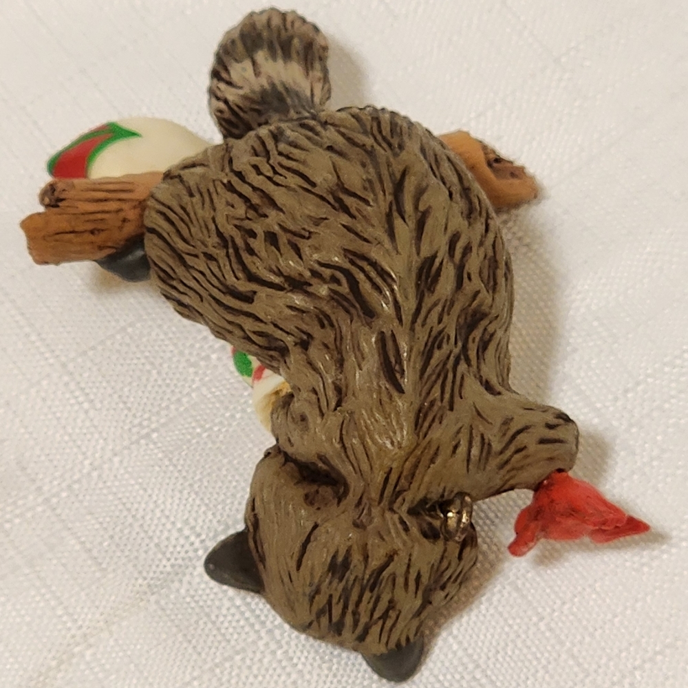 1982 Hallmark Raccoon Surprises Keepsake Ornament Vintage - Picture 7 of 9